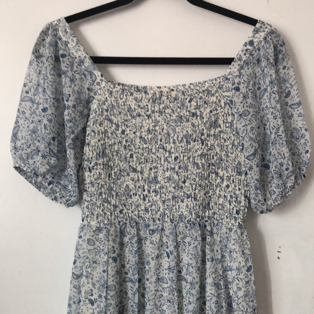 Beautiful white and blue short sleeve dress Jessica Simpson